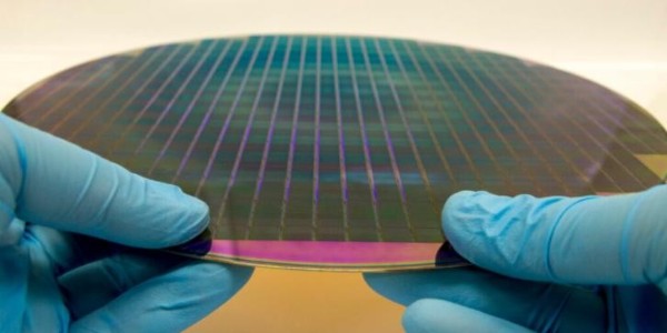 三星、臺積電爭奪半導(dǎo)體頭把交椅，英特爾加速轉(zhuǎn)型